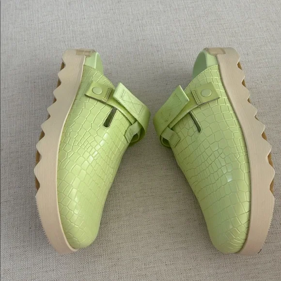 Sorel Viibe Lime Green White Croc Embossed Clogs Shoes, Size 11, NWOT Display - Picture 4 of 9